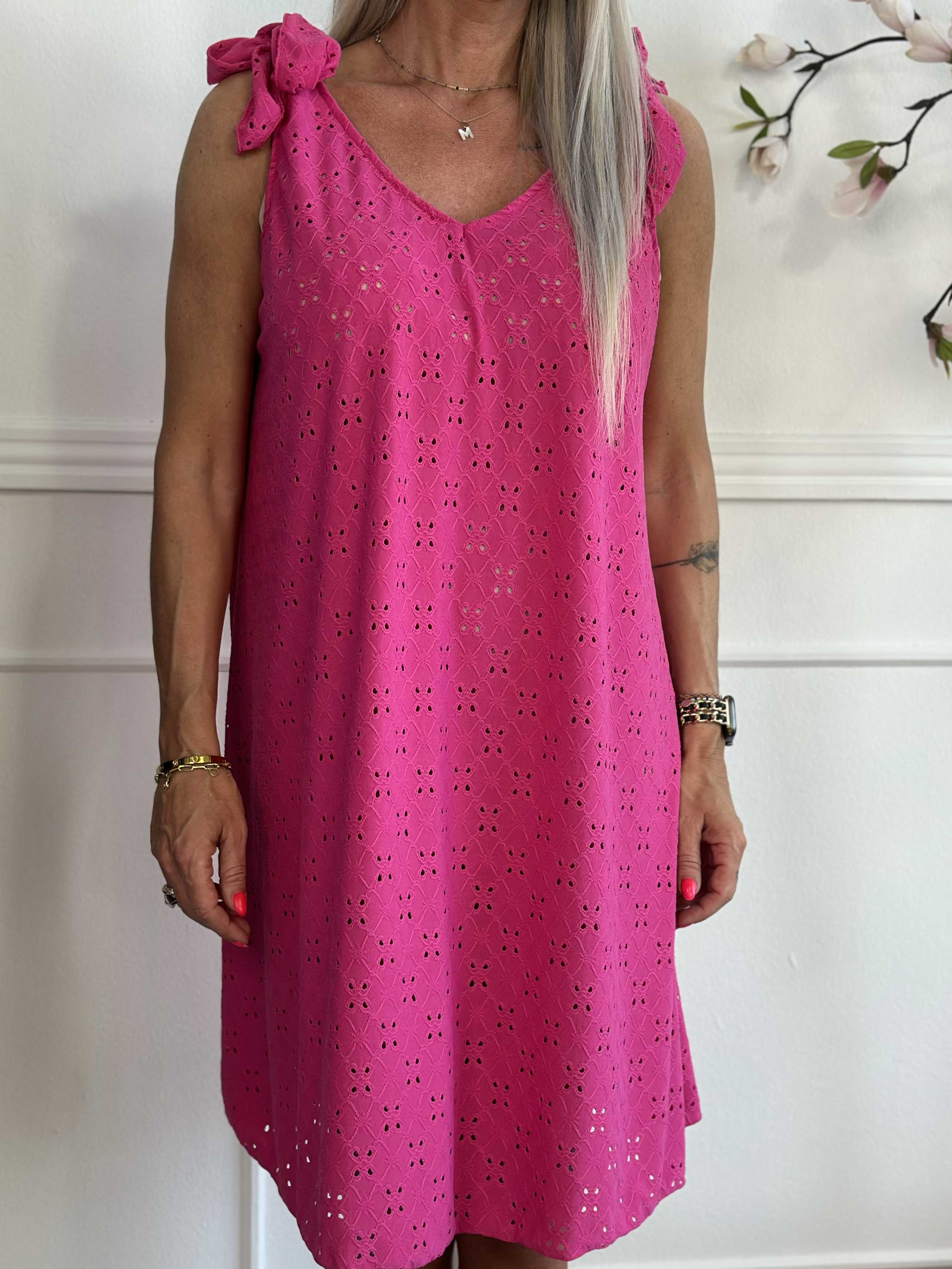 Likas - Blød og elastisk stropkjole med broderie anglaise